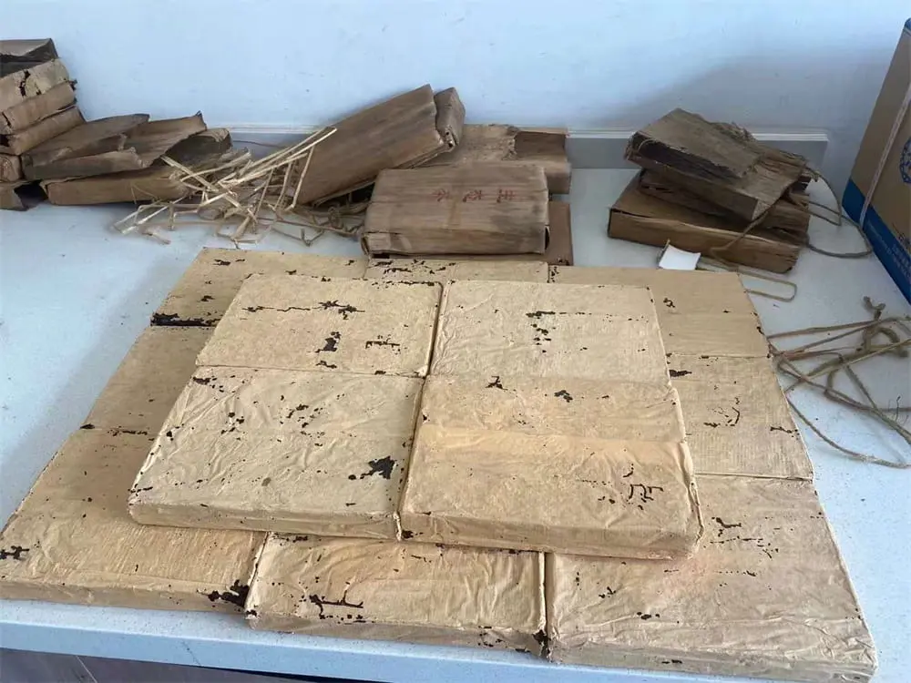 海口回收中茶普洱茶2004年生茶熟茶