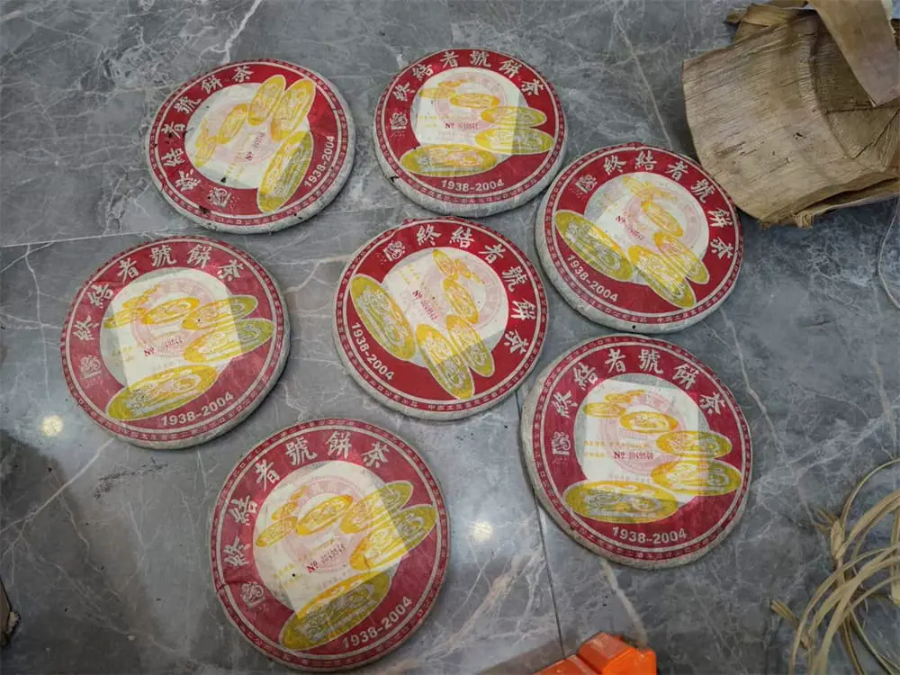 海口回收中茶普洱茶2004年生茶熟茶图3